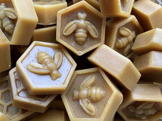 Beeswax block 16g (refined)